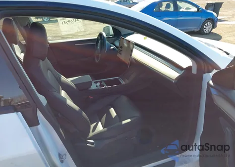 2023 Tesla Model Y Awd/Long Range Dual Motor All-Wheel Drive z USA, uszkodzony, nr VIN 7SAYGDEE4PF827654